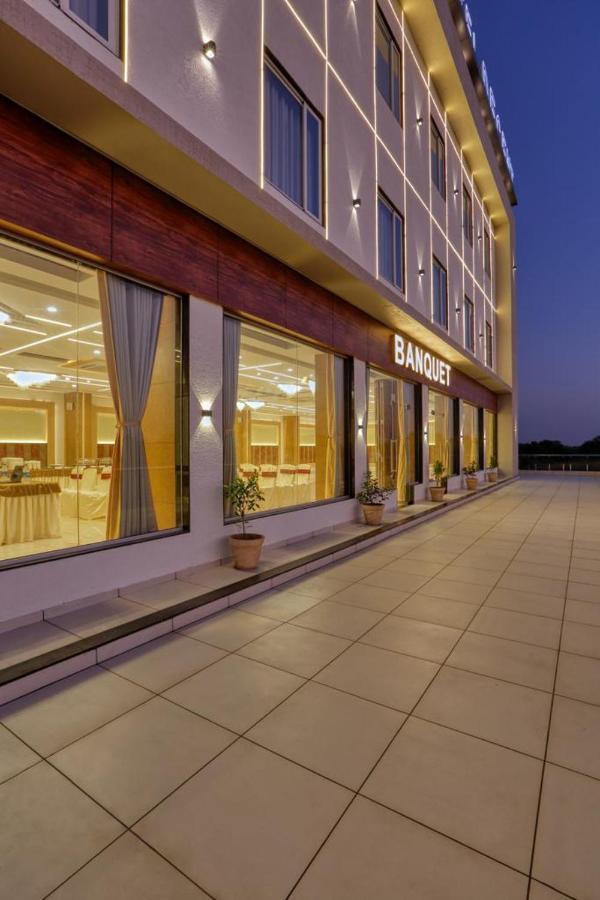 Hotel Decent Unjha Zewnętrze zdjęcie