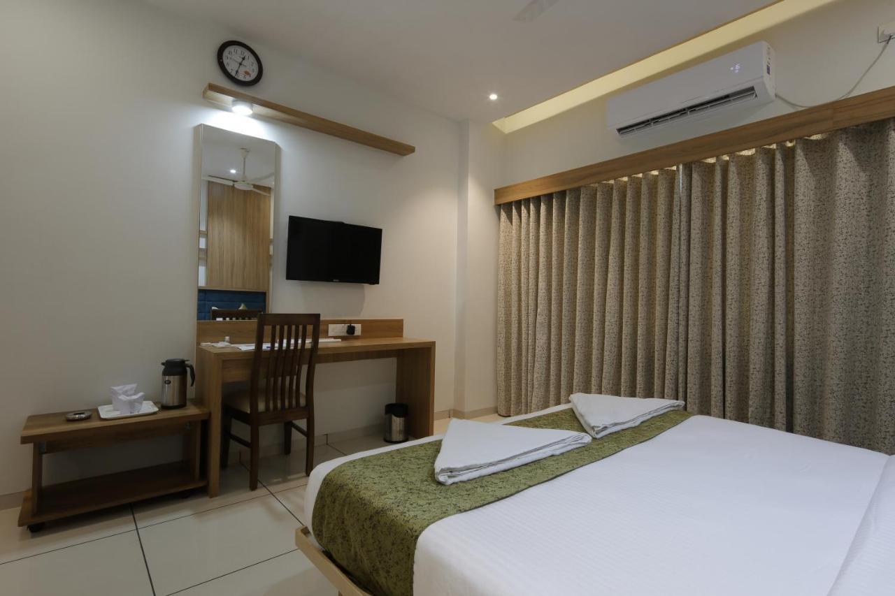 Hotel Decent Unjha Zewnętrze zdjęcie