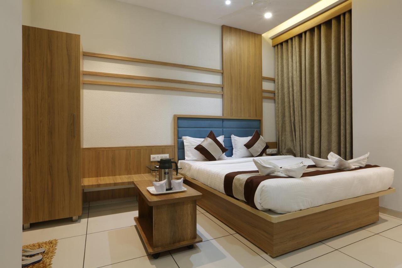Hotel Decent Unjha Zewnętrze zdjęcie