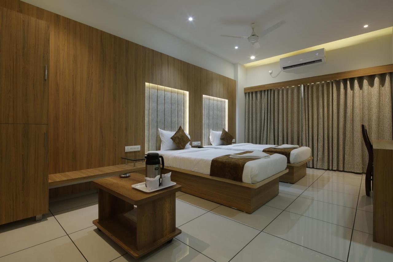 Hotel Decent Unjha Zewnętrze zdjęcie
