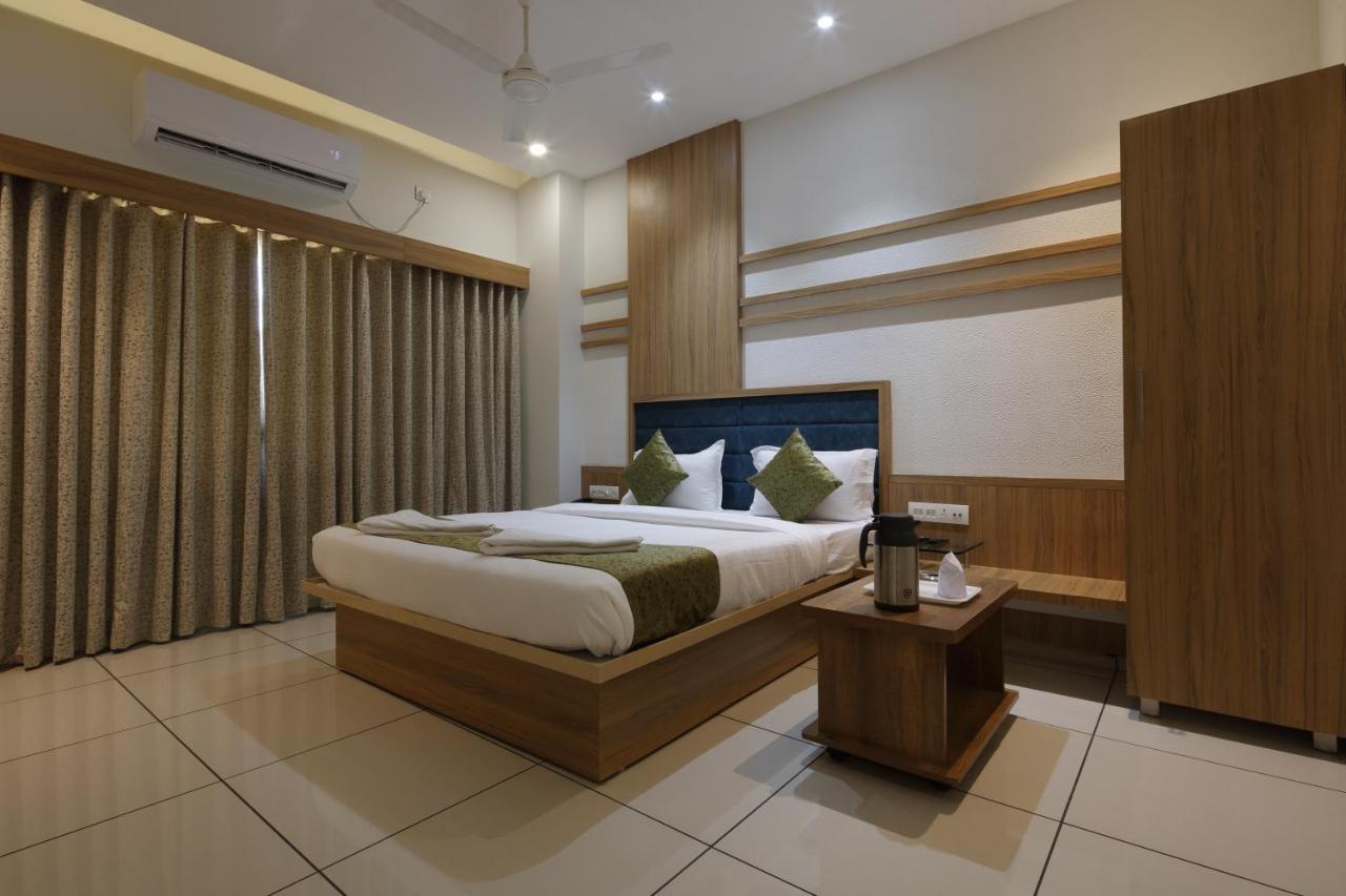 Hotel Decent Unjha Zewnętrze zdjęcie