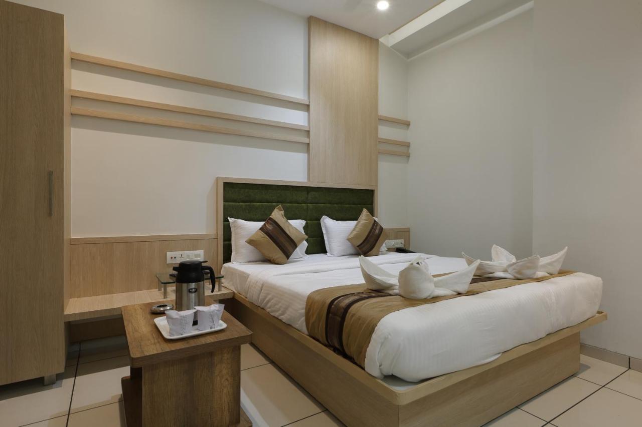 Hotel Decent Unjha Zewnętrze zdjęcie