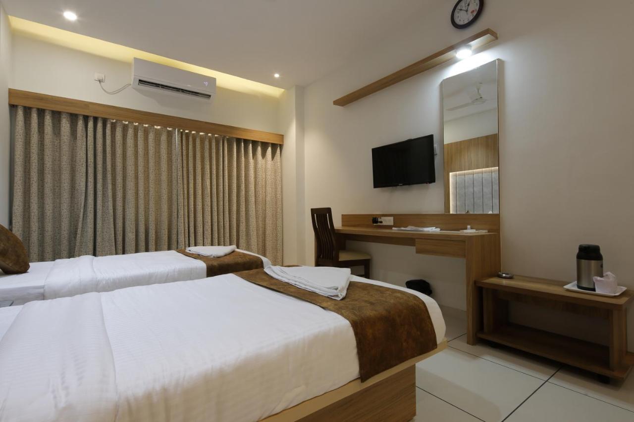 Hotel Decent Unjha Zewnętrze zdjęcie