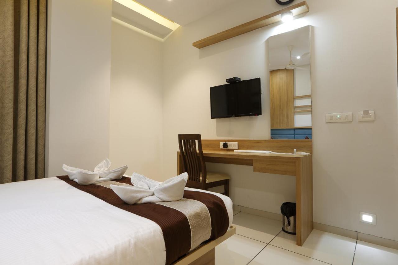 Hotel Decent Unjha Zewnętrze zdjęcie