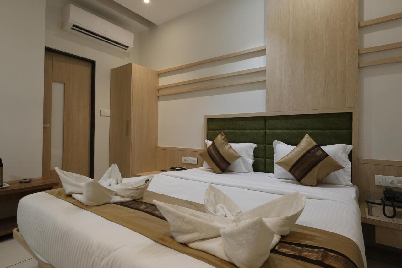 Hotel Decent Unjha Zewnętrze zdjęcie