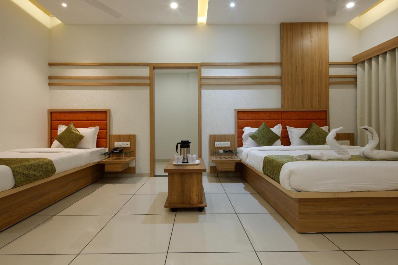 Hotel Decent Unjha Zewnętrze zdjęcie