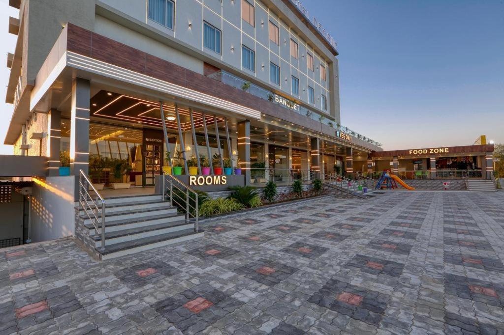 Hotel Decent Unjha Zewnętrze zdjęcie